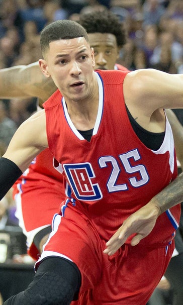 Clippers G Austin Rivers fined $25K for throwing seat cushion into stands